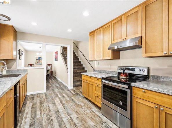 1000 102nd Avenue, Oakland CA 94603
