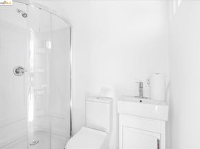 1000 102nd Avenue, Oakland CA 94603