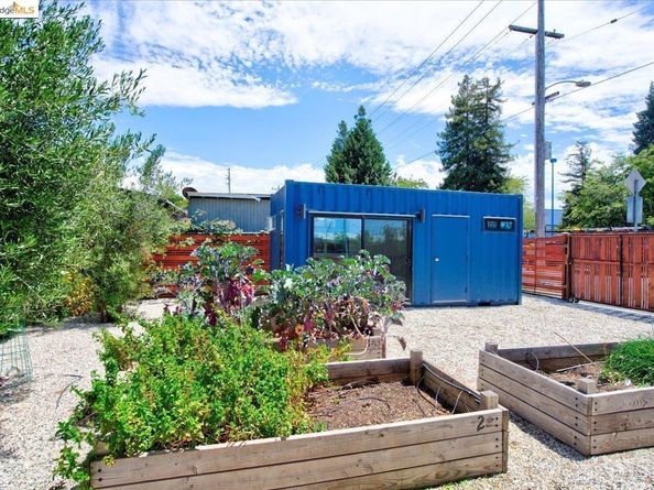 1000 102nd Avenue, Oakland CA 94603
