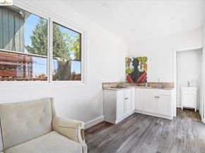 1000 102nd Avenue, Oakland CA 94603