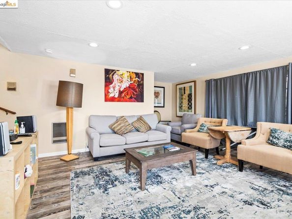 1000 102nd Avenue, Oakland CA 94603