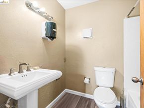 1000 102nd Avenue, Oakland CA 94603