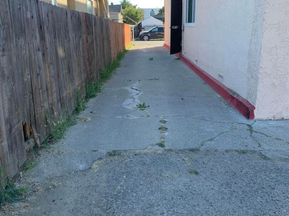 9624 E. St., Oakland CA 94603