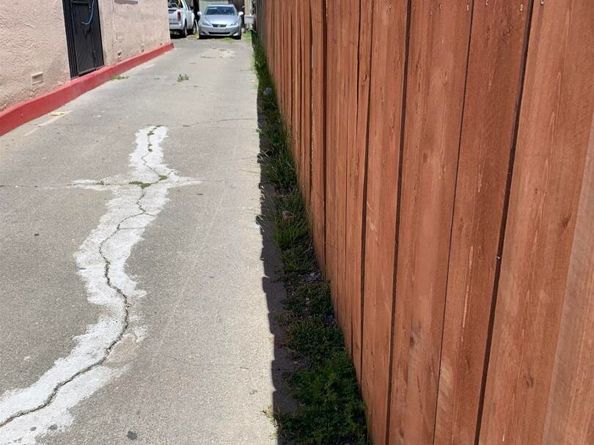 9624 E. St., Oakland CA 94603