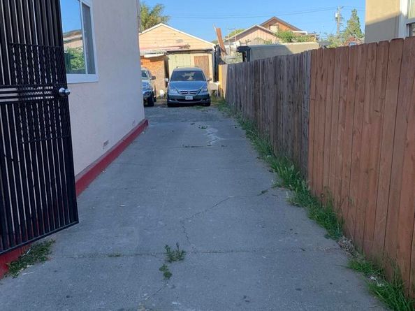 9624 E. St., Oakland CA 94603
