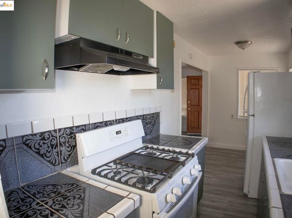 6921 Flora ST, Oakland CA 94621