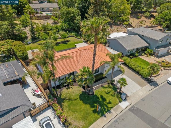 785 Bloching Cir, Clayton CA 94517