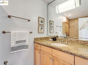 77 Fairmount Ave 317, Oakland CA 94611
