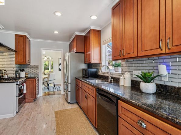8100 Earl St, Oakland CA 94605