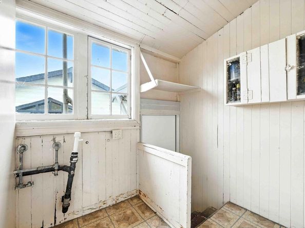 556-558 Alcatraz Ave, Oakland CA 94609