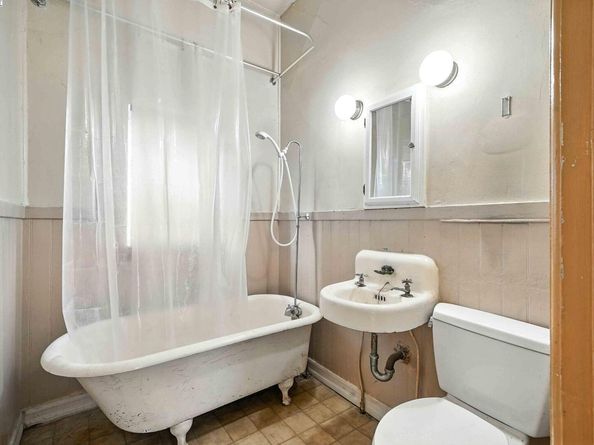 556-558 Alcatraz Ave, Oakland CA 94609