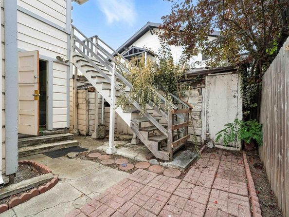 556-558 Alcatraz Ave, Oakland CA 94609
