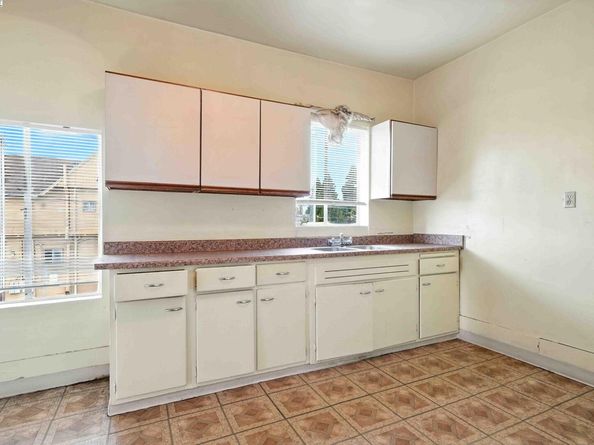 556-558 Alcatraz Ave, Oakland CA 94609