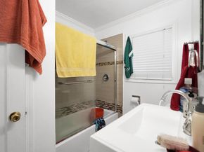 6133 Seminary Ave, Oakland CA 94605