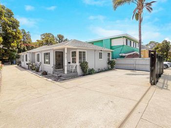 6133 Seminary Ave