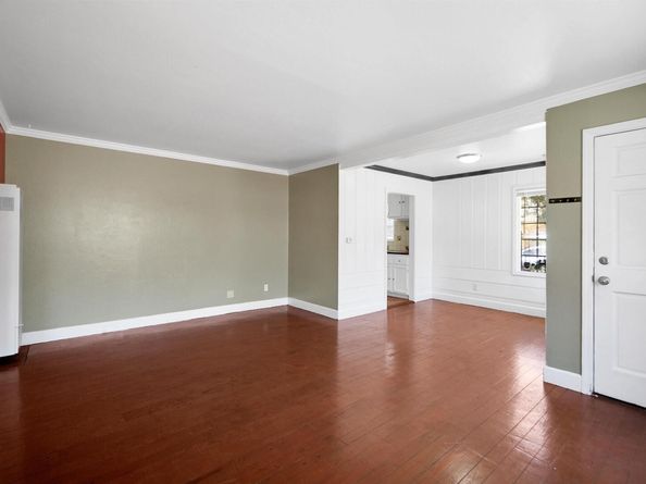 6133 Seminary Ave, Oakland CA 94605