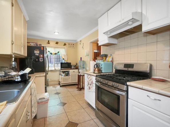 6133 Seminary Ave, Oakland CA 94605