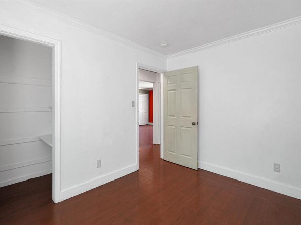 6133 Seminary Ave, Oakland CA 94605