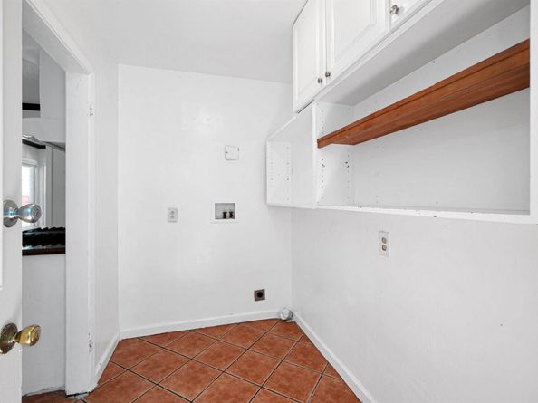 6133 Seminary Ave, Oakland CA 94605