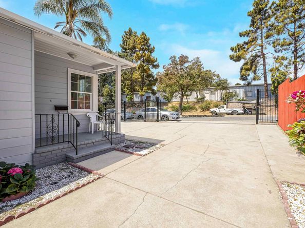 6133 Seminary Ave, Oakland CA 94605