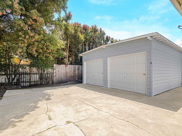 6133 Seminary Ave, Oakland CA 94605