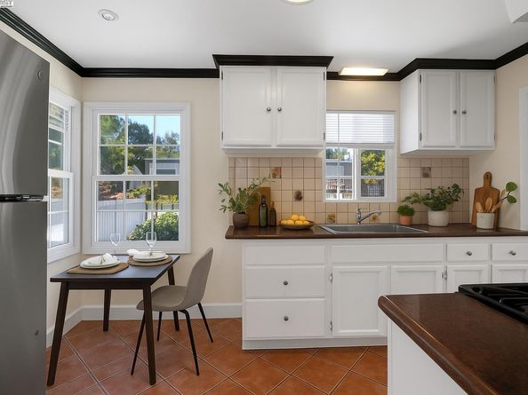 6133 Seminary Ave, Oakland CA 94605