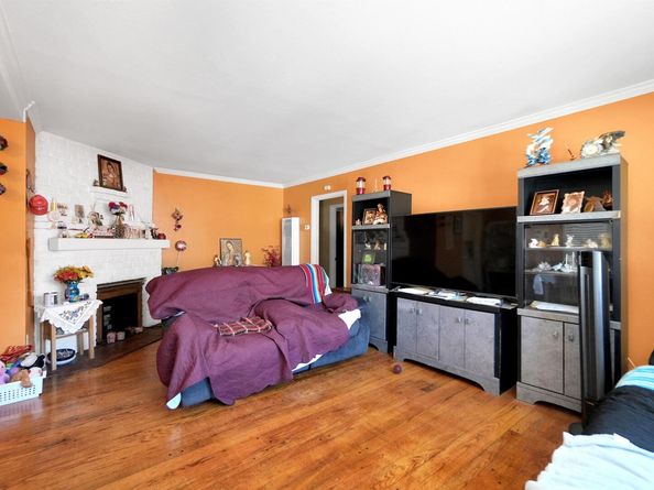 6133 Seminary Ave, Oakland CA 94605