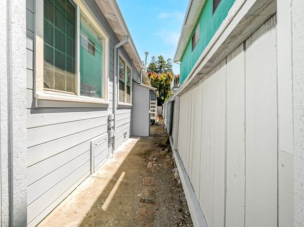 6133 Seminary Ave, Oakland CA 94605