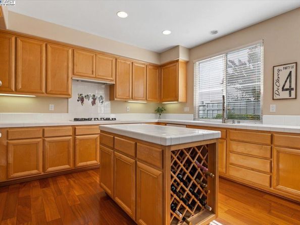 7572 Meadow Ct, Dublin CA 94568