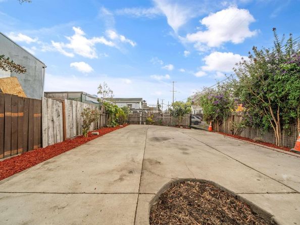 1604 57Th Ave, Oakland CA 94621