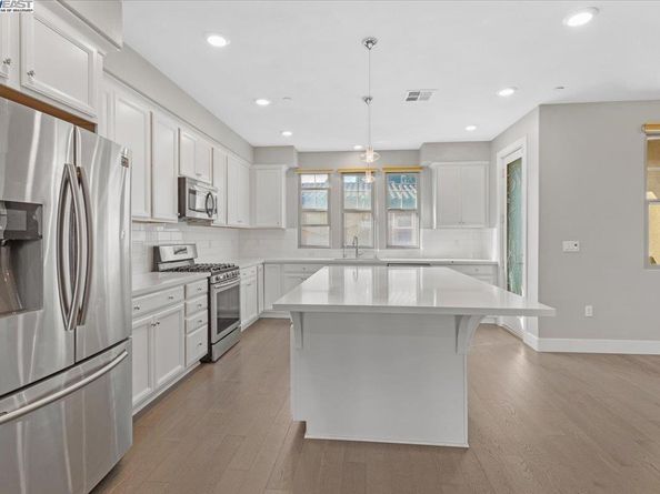 93 Catania Cmn, Fremont CA 94536
