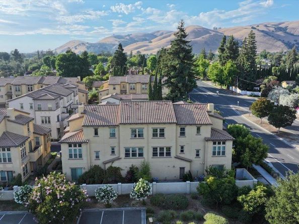 93 Catania Cmn, Fremont CA 94536