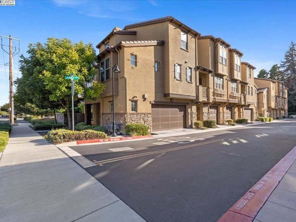 93 Catania Cmn, Fremont CA 94536