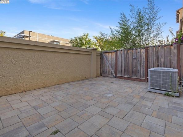 93 Catania Cmn, Fremont CA 94536