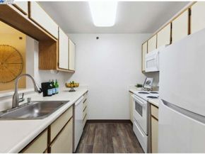 680 Dartmore Lane 260, Hayward CA 94544