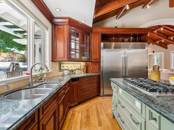 9 Burton Vista Ct, Lafayette CA 94549