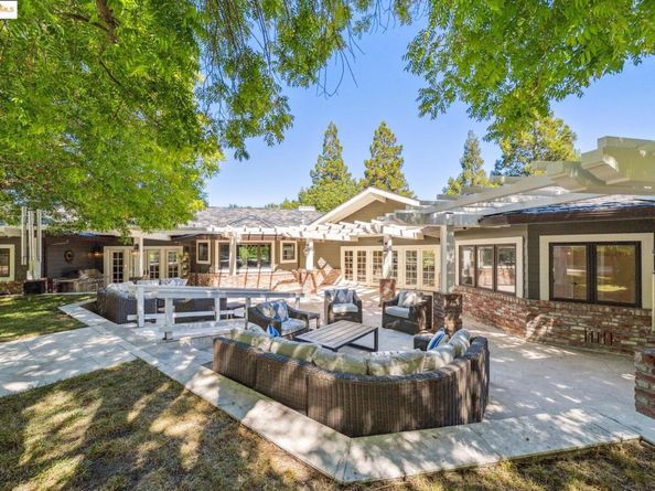 9 Burton Vista Ct, Lafayette CA 94549