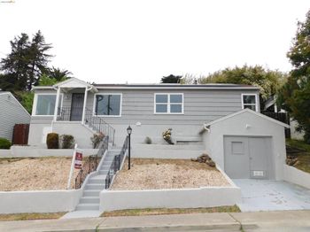 15976 Carolyn St