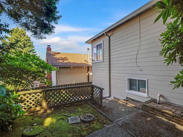 2863 Burton Dr, Oakland CA 94611