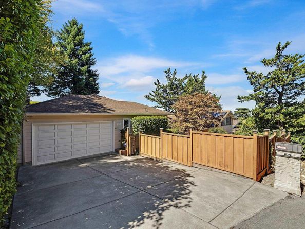 2863 Burton Dr, Oakland CA 94611