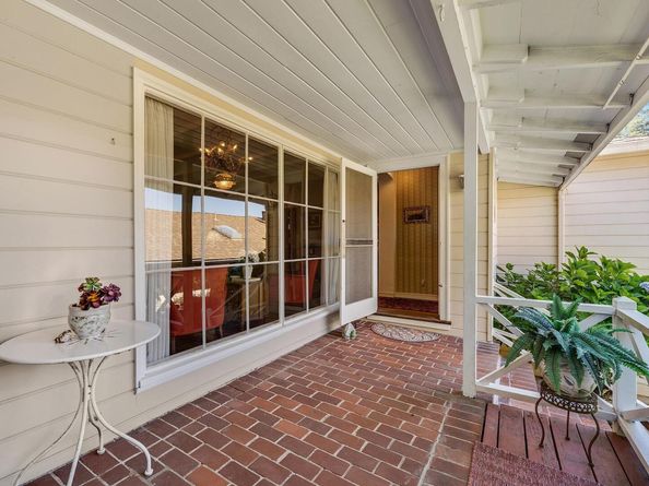 2863 Burton Dr, Oakland CA 94611