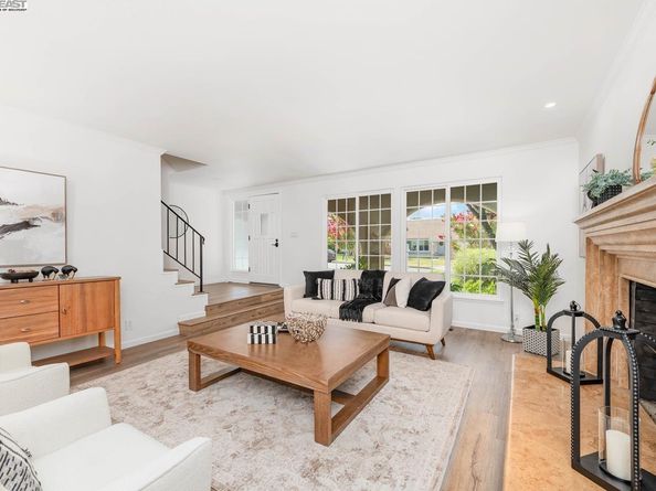 954 Crellin Rd, Pleasanton CA 94566