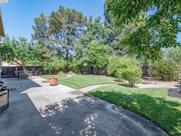 954 Crellin Rd, Pleasanton CA 94566