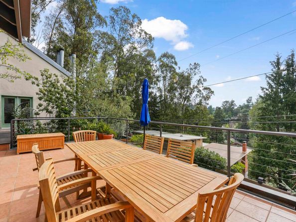 1822 Arrowhead Dr, Oakland CA 94611
