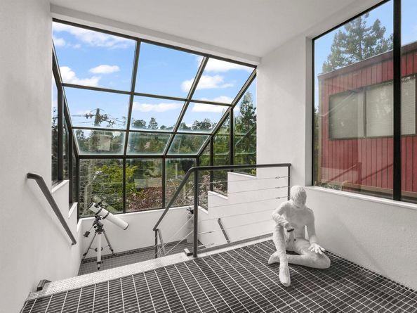 1822 Arrowhead Dr, Oakland CA 94611
