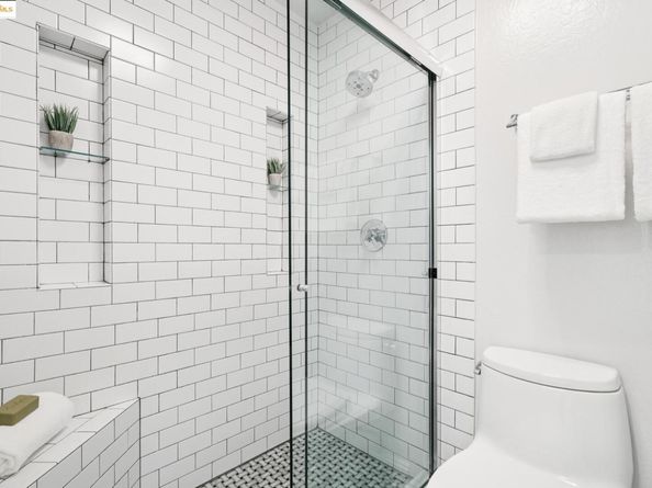 325 Vernon St 103, Oakland CA 94610