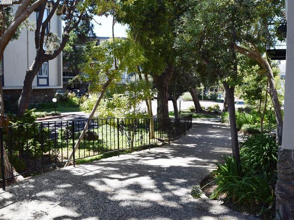 955 Shorepoint Ct 110, Alameda CA 94501