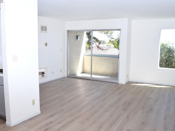 955 Shorepoint Ct 110, Alameda CA 94501