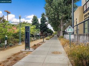 905 61St St, Oakland CA 94608
