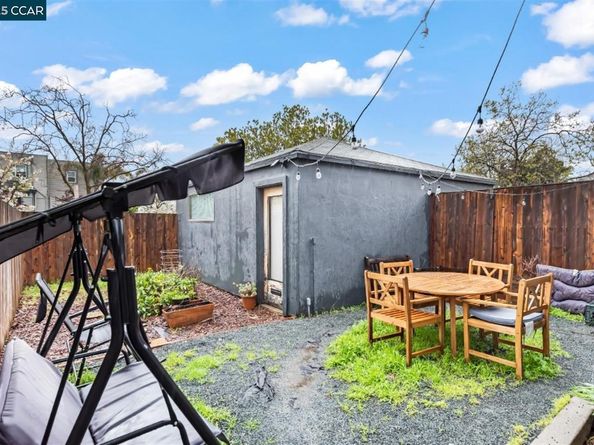 905 61St St, Oakland CA 94608